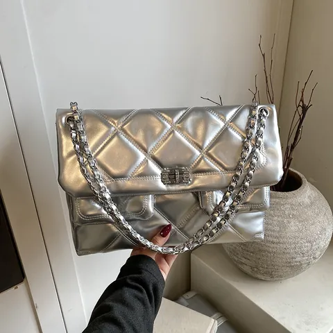 Women Quilted Shoulder Bag Glossy PU Leather Chain Crossbody Bag Large Capacity Luxury Style Messenger Bag For Daily Commuting