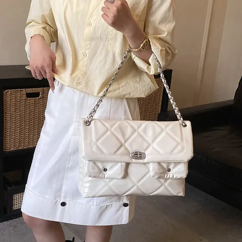 Women Quilted Shoulder Bag Glossy PU Leather Chain Crossbody Bag Large Capacity Luxury Style Messenger Bag For Daily Commuting