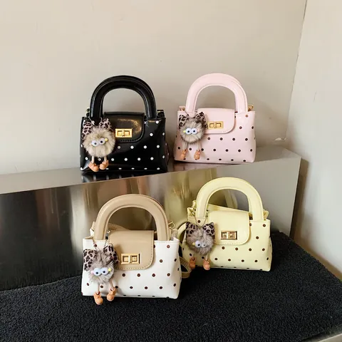 Sac à Main en Cuir PU à Pois Pour Femmes Design Vintage Couleur Contrastée Sac Bandoulière Avec Pendentif en Peluche Fermoir Doré