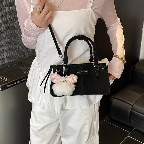 Mode Femmes Sac Seau en Cuir PU Grande Capacité Sac à Bandoulière Avec Pendentif en Peluche Mignon Sac à Main Quotidien