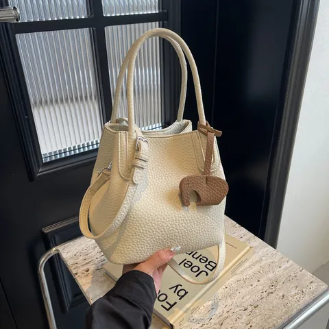 Women's Pebbled PU Leather Bucket Bag With Cute Elephant Charm Casual Shoulder Handbag Simple Designer Tote Bag For Daily Use