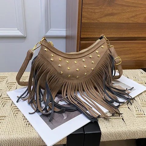 Borsa a Tracolla con Nappe in Finta Pelle Scamosciata Retrò per Donna con Borchie Dorate Borsa a Spalla Mezzaluna Boho Hobo Bag Versatile