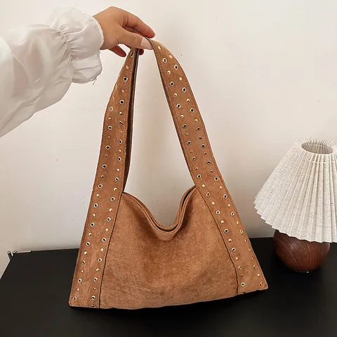 Vintage Wildleder Achseltasche Für Damen Große Kapazität Nieten Ösen Schultertasche Retro Motorrad-Stil Hobo-Tasche