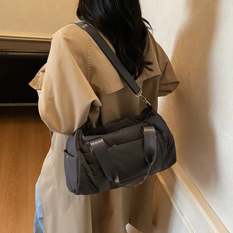 Large Capacity Quilted Nylon Travel Bag Multifunctional Gym Yoga Duffel Bag Cylindrical Shoulder Crossbody Handbag Women Casual Sport Tote