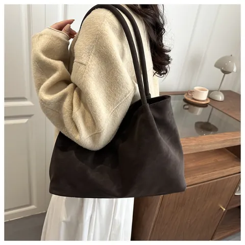 Vintage PU Leather Large Capacity Tote Bag For Women Minimalist Commuter Shoulder Bag High End Underarm Bag Solid Color Handbag