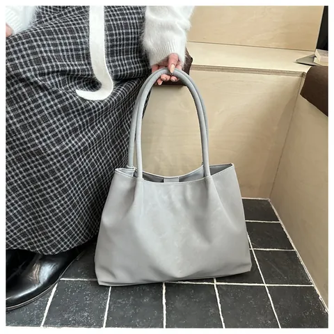 Vintage PU Leather Large Capacity Tote Bag For Women Minimalist Commuter Shoulder Bag High End Underarm Bag Solid Color Handbag