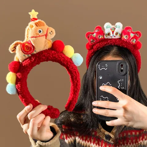 Diadema de Caballo de Peluche de Dibujos Animados Con Sombrero de Fiesta y Pompones Suave Lana de Cordero Banda para el Cabello para Mujeres Niñas Lavado de Cara Maquillaje