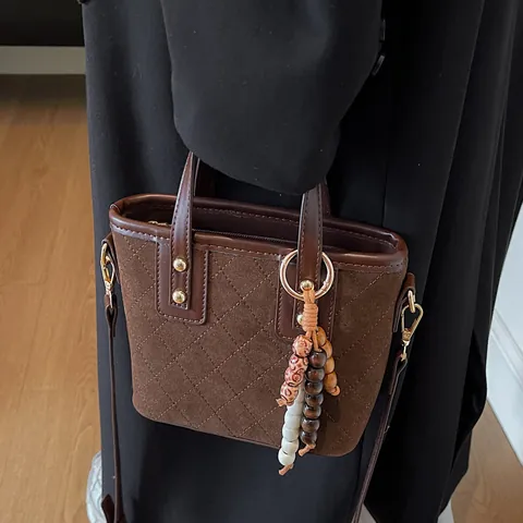Women Vintage Suede Look Quilted Bucket Bag Retro Diamond Lattice Crossbody Shoulder Bag With Wooden Beaded Charm Handbag