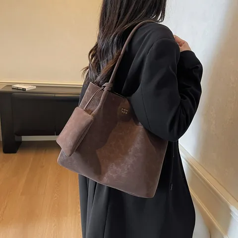 Sac Tote en Cuir PU Rétro pour Femmes Grande Capacité Ensemble Avec Pochette Assortie Texture Mate Sac à Épaule