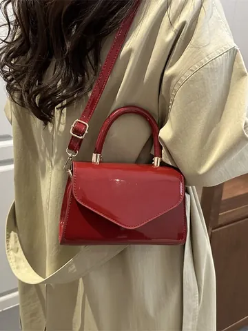 Bolso Cuadrado Pequeño de Charol para Mujer Bandolera de Color Sólido Con Herrajes Dorados y Asa