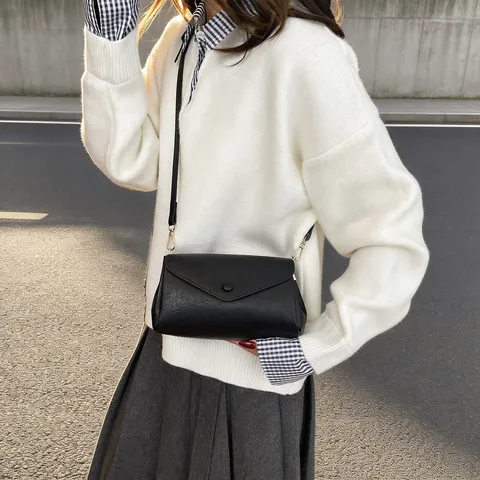 Vintage PU Leather Envelope Crossbody Bag For Women Minimalist Solid Color Small Square Shoulder Bag With Adjustable Strap