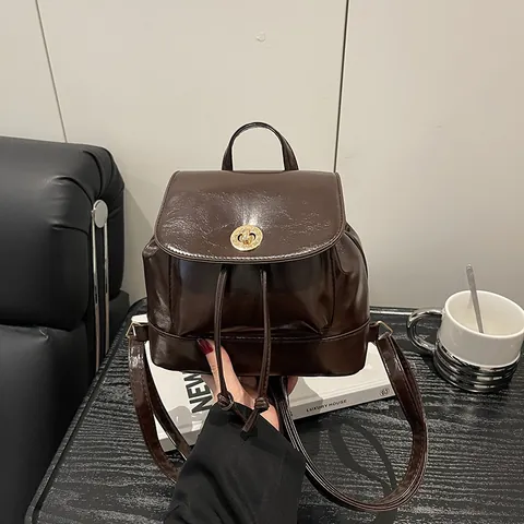 Mini Sac à Dos en Cuir PU pour Femme Mode Vintage avec Fermoir Tournant et Cordon Petit Sac à Main Élégant Noir Marron
