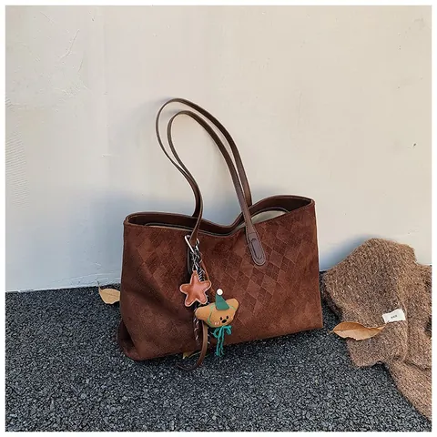 Large Capacity PU Suede Quilted Tote Bag For Women Vintage Commuting Spliced Single Shoulder Handbag With Pendant