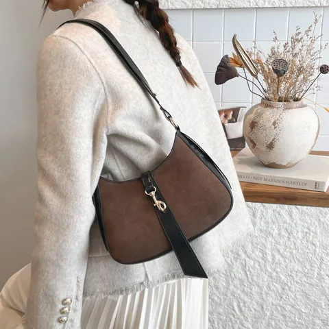 Sac à Main Hobo Femme Vintage Minimaliste en Cuir PU Aspect Daim Demi Lune Chic Sac Bandoulière Versatile Fermoir Métallique