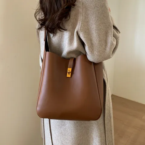 Vintage Minimalist PU Leather Bucket Bag For Women Large Capacity Tote With Metal Turn Lock Commuter Shoulder Bag