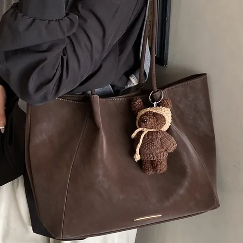 Borsa Tote in Pelle PU Retro Donna Grande Capacità Minimalista Versatile Borsa a Spalla Sottobraccio Scuola Con Ciondolo Orso