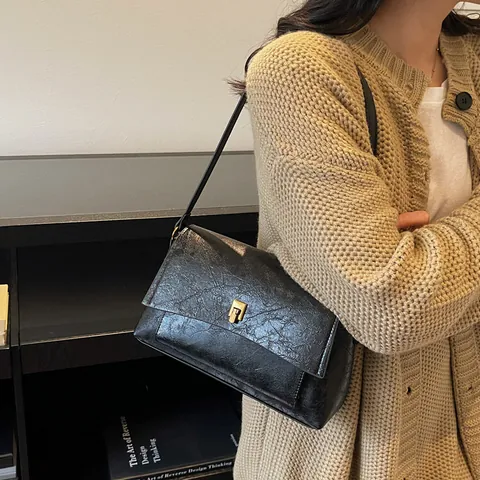 Vintage Oil Wax PU Leather Shoulder Bag For Women Retro Small Square Crossbody Bag Minimalist Underarm Bag Daily Commute Purse