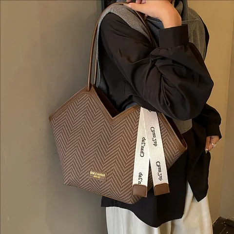 Women Large Capacity Tote Bag Niche Design Herringbone Pattern Shoulder Bag V-Shaped Opening PU Leather Commuter Bag