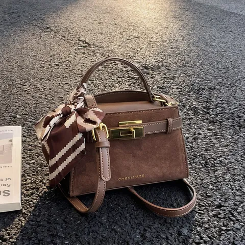 Vintage Suède Gelaagde Leren Emmer Tas Voor Vrouwen Mode Crossbody Handtas Met Zijden Sjaal Decor Gouden Slot Schoudertas