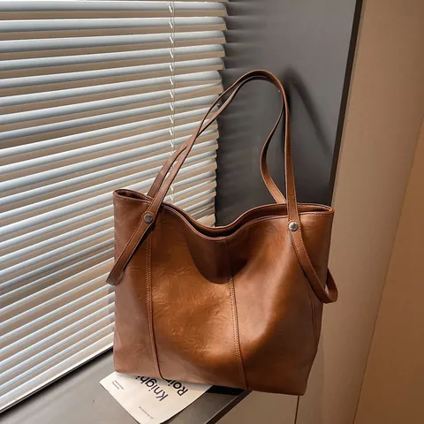 Women Minimalist PU Leather Large Capacity Tote Bag Retro Solid Color Shoulder Bag Rivets Office Commute Fashion Handbag