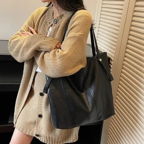 Women Minimalist PU Leather Large Capacity Tote Bag Retro Solid Color Shoulder Bag Rivets Office Commute Fashion Handbag