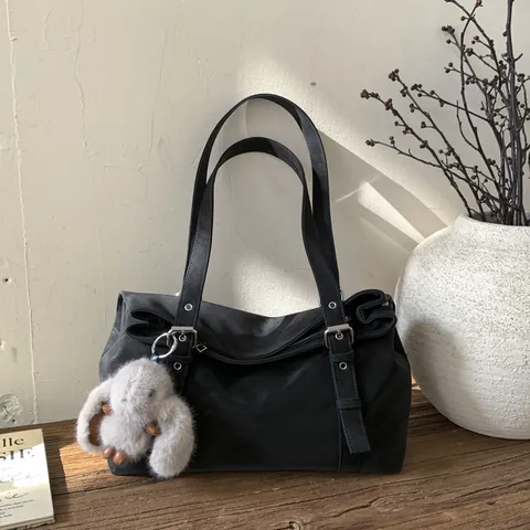 Retro Frosted PU Leather Large Capacity Tote Bag For Women Solid Color Shoulder Bag With Rabbit Pendant Commuting Bag
