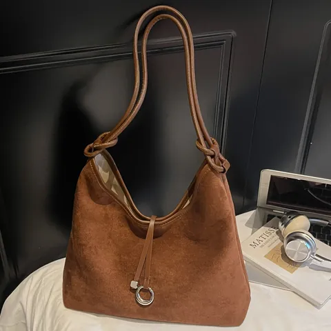 Grand Sac à Épaule en Suède pour Femmes Rétro Minimaliste Sac Cabas Hobo Avec Pendentif Ours pour Trajet Quotidien Travail Bureau