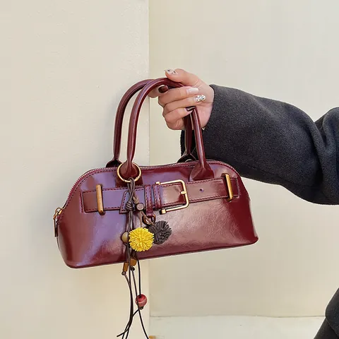 Bolso de Mano Vintage de Cuero PU con Forma de Concha Para Mujer Moda Hebilla de Cinturón Bolso Bandolera con Colgante de Flor