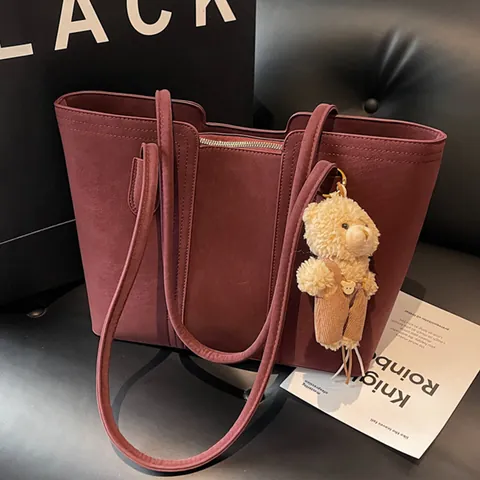 Retro Large Capacity PU Leather Tote Bag For Women Casual Shoulder Bag With Bear Plush Charm Commuter Handbag Solid Color