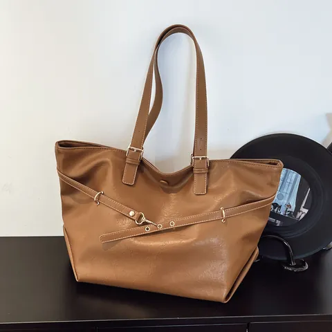 Vintage PU Leather Large Capacity Tote Bag For Women Daily Commute Shoulder Handbag With Decorative Belt Gold Hardware Black Beige Brown