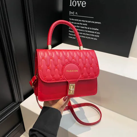 Quilted PU Leather Crossbody Bag For Women Elegant Handbag With Metallic Lock And Adjustable Strap For Daily Commuting