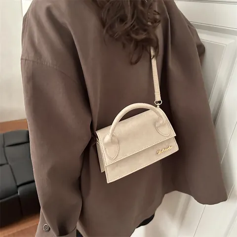 Französische Minimalistische Umhängetasche Für Damen Aus Mattem Kunstleder Kleine Quadratische Schultertasche Mit Metall Logo