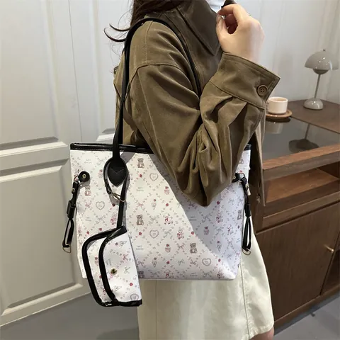 Women's Cartoon Bear Printed Tote Bag PU Leather Large Capacity Shoulder Bag And Small Coin Purse Casual Daily Handbag