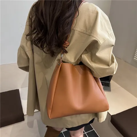 Women Large Capacity PU Leather Tote Bag Minimalist Knot Strap Shoulder Bag Retro Commuting Bucket Bag For Women