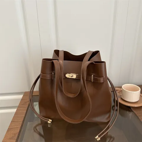 Bolso Tote de Cuero PU Vintage de Gran Capacidad para Mujer Bolso Cubo de Hombro Color Sólido Retro Con Cierre Giratorio Metálico Cordón Bolso de Mano para Diario