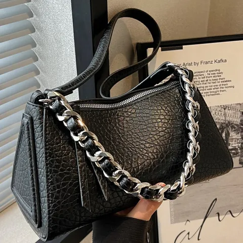 Borsa a Cuscino Triangolare Design di Nicchia Per Donna Stile Coreano Pelle PU Grana Litchi Borsa Sottobraccio Catena Argento