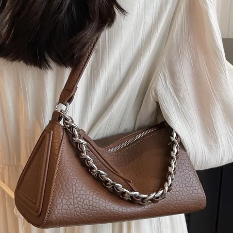Borsa a Cuscino Triangolare Design di Nicchia Per Donna Stile Coreano Pelle PU Grana Litchi Borsa Sottobraccio Catena Argento