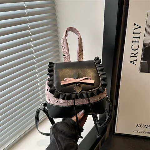 Sac à Dos Tendance Balletcore pour Femmes Rose et Noir Contraste avec Nœud Doux Pendentif Cœur Volant Cuir PU Sac Quotidien