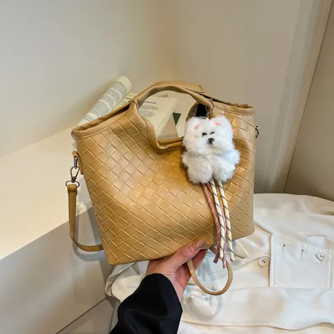 Damen Geflochtene Handtasche Mode PU Leder Bucket Bag Große Kapazität Schulter Umhängetasche Mit Welpen Plüsch Anhänger