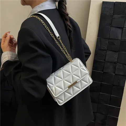 Fashion Women PU Leather Quilted Crossbody Bag With Metal Chain Simple Square Shoulder Bag For Daily Party Travel Gift