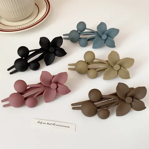 Morandi Flower Hair Clip Matte Frosted Resin Duckbill Clip Elegant Floral Berries Hair Styling Tools For Women Girls Decoration