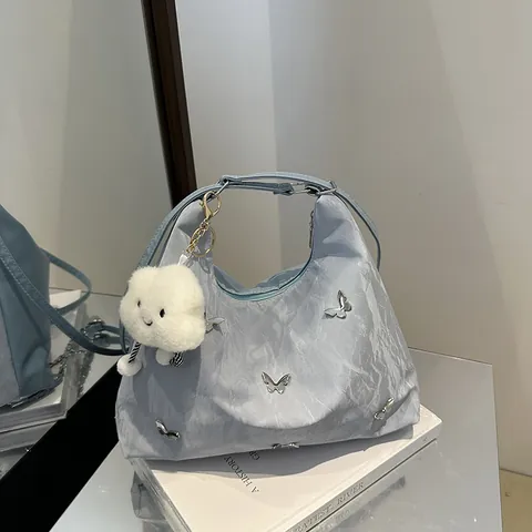 Bolso Hobo de Cuero PU Plisado para Mujer Con Dijes de Mariposa de Metal Gran Capacidad Bolso de Hombro Cruzado Multifuncional