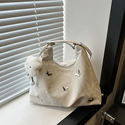 Bolso Hobo de Cuero PU Plisado para Mujer Con Dijes de Mariposa de Metal Gran Capacidad Bolso de Hombro Cruzado Multifuncional