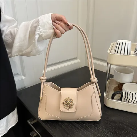 Bolso de Axila de Cuero PU Retro para Mujer Hebilla de Metal de Flor Hueca Dorada Color Sólido Bolso de Hombro Conmutar