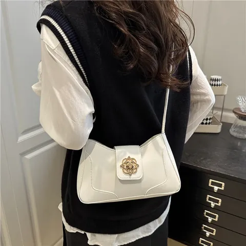 Bolso de Axila de Cuero PU Retro para Mujer Hebilla de Metal de Flor Hueca Dorada Color Sólido Bolso de Hombro Conmutar