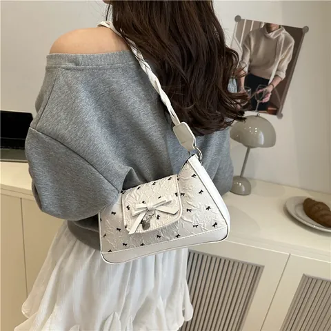 Women's Sweet Bow Underarm Bag With Heart Pendant Pleated PU Leather Shoulder Bag Braided Strap Fashion Baguette Bag