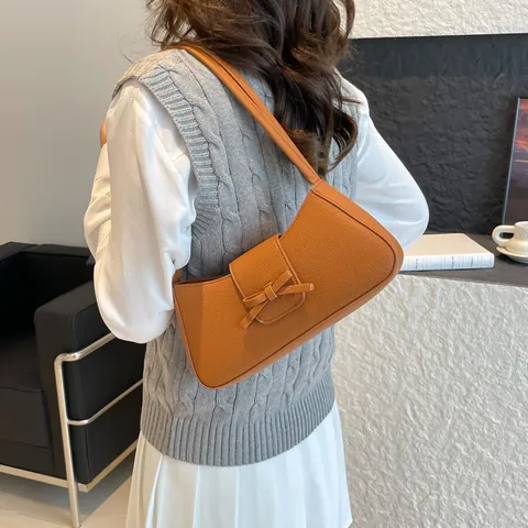 Sac Sous le Bras Tendance pour Femmes Minimaliste en Cuir PU Texture Galet Sac Baguette Bandoulière Décontracté avec Nœud