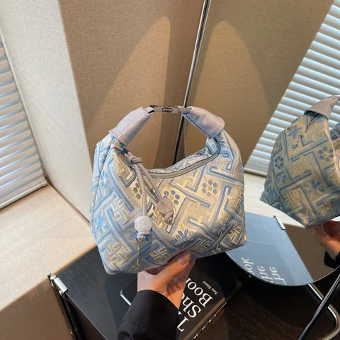 Vintage Jacquard Floral Underarm Bag For Women New Chinese Style Embroidery Hobo Bag With Metal Buckle And Bead Pendant Handbag
