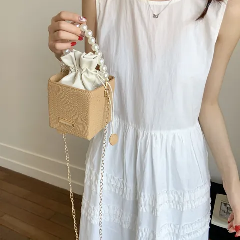 Woven Texture PU Leather Bucket Bag For Women Fashion Crossbody Bag With Artificial Pearl Handle Gold Chain Drawstring Square Handbag