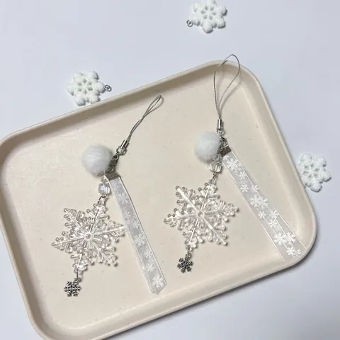 Elegant Snowflake Phone Charm With Acrylic Pendant White Plush Ball Ribbon Bow Alloy Charm Winter Keychain Bag Hanging Accessory
